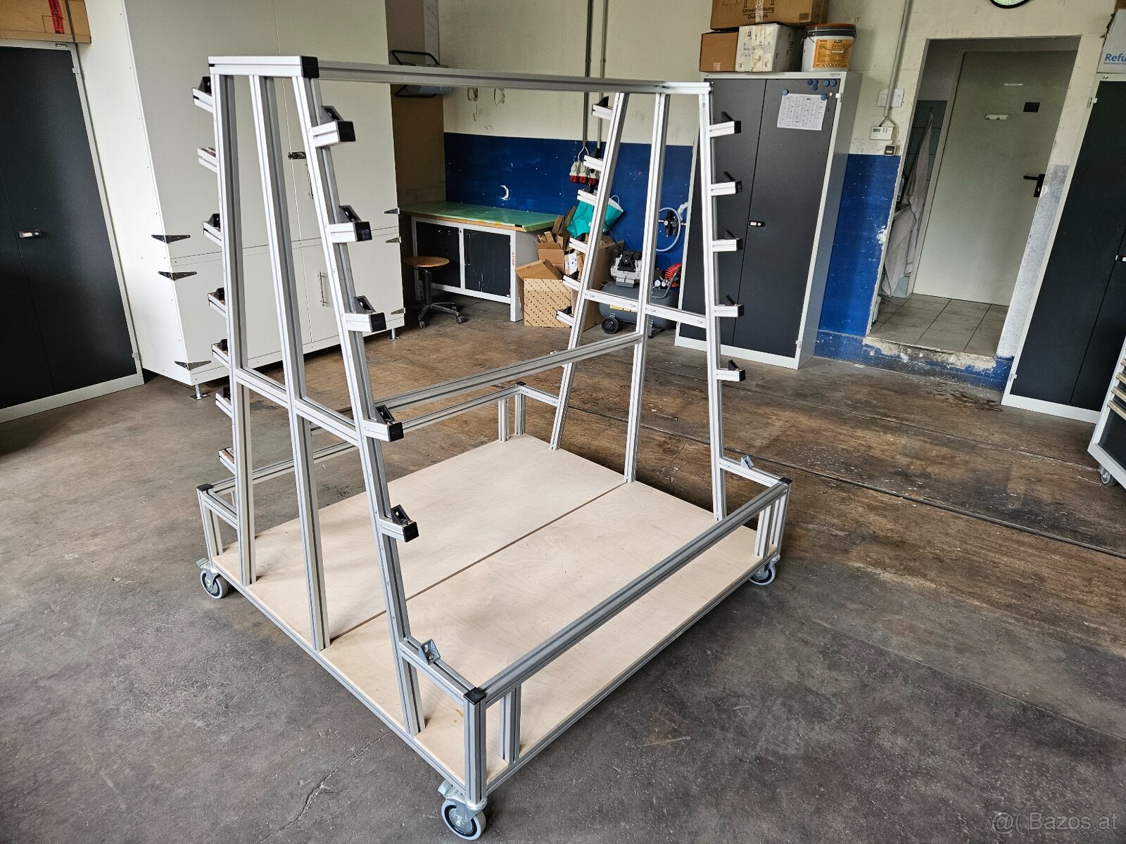 Mobiler Rollenwagen / Abrollwagen für Gewebe, Folie und Stof