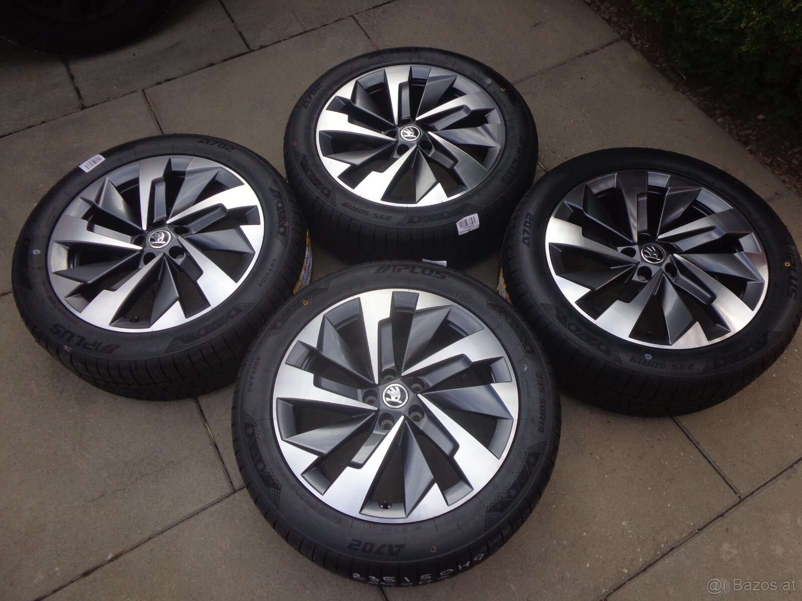 Skoda Kodiaq nagelneue Winterradsatz 235/50R19