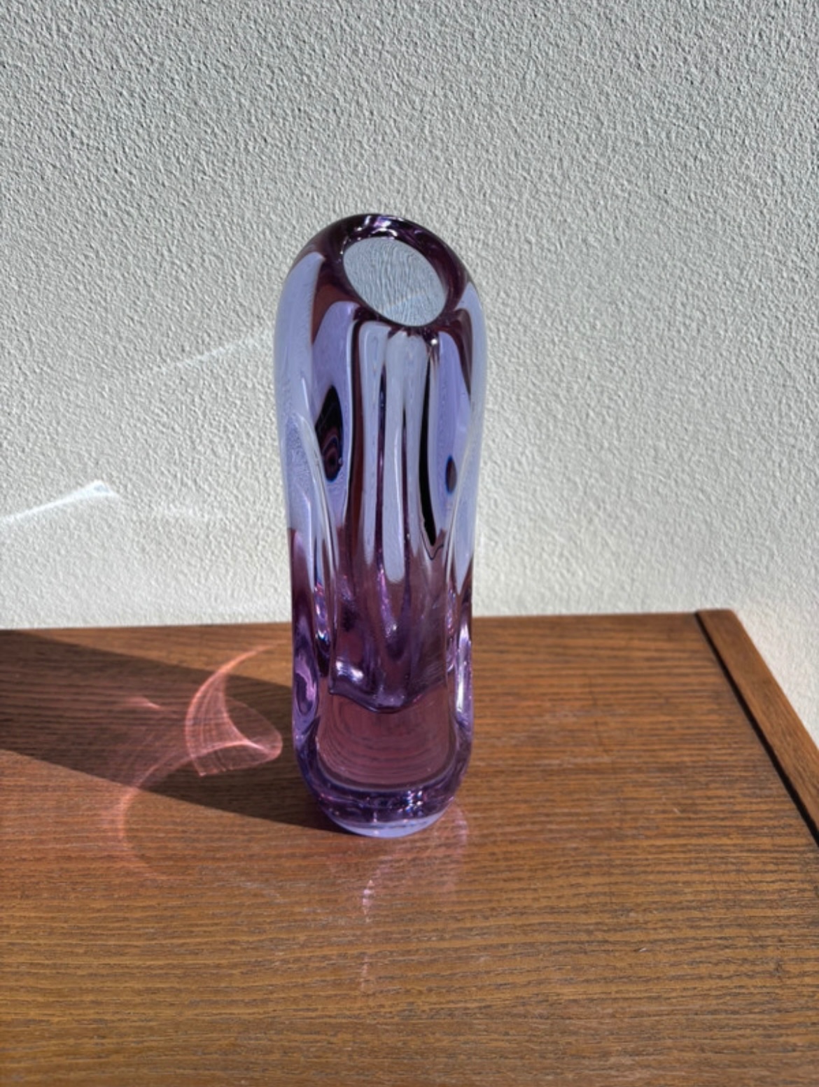 Violette organische Kunstglas-Vase (Union) | Brüsseler Stil