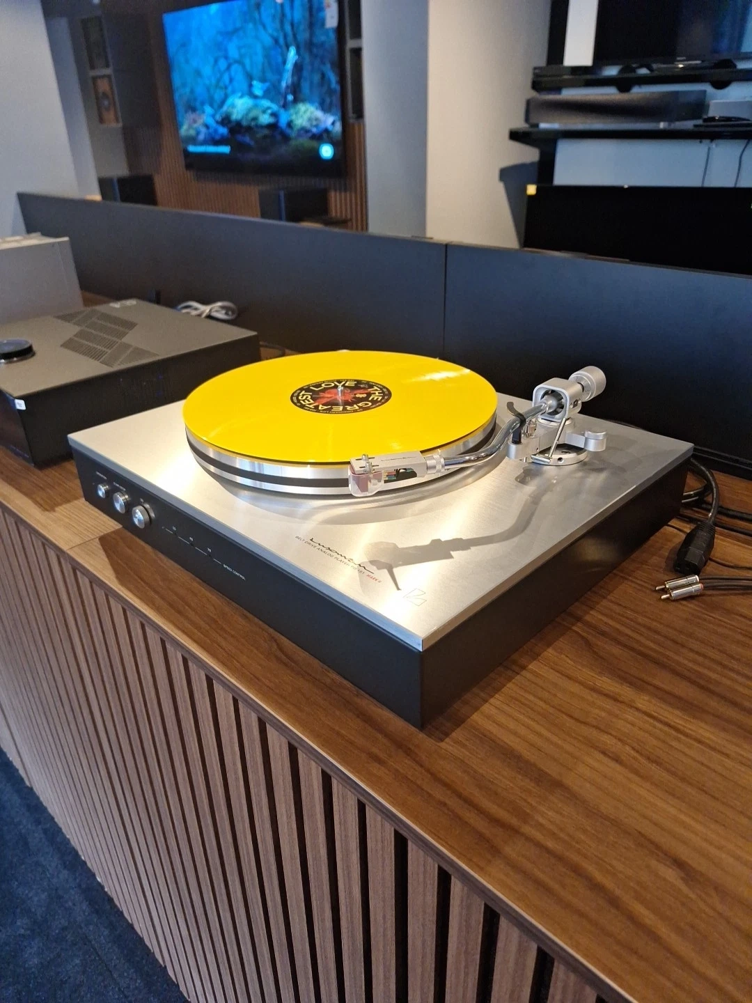 Luxman Turntable Record Player PD-151 MkII