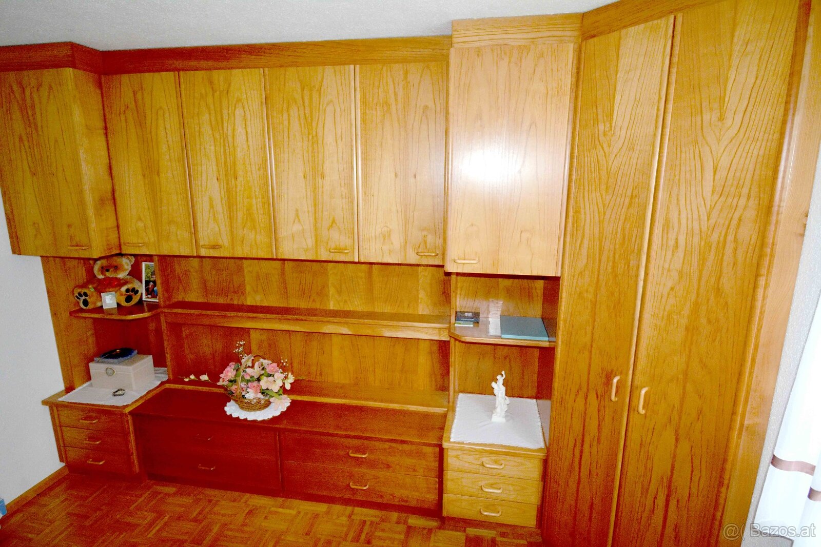 Schlafzimmerverbau mit Doppelbett