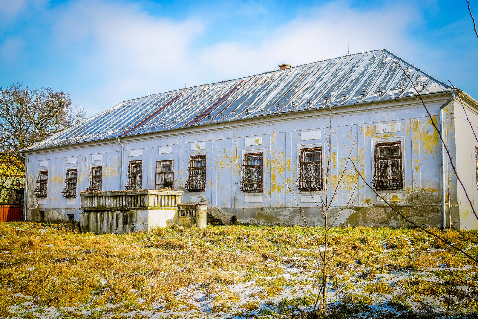Wir bieten ein historisches Herrenhaus in Tornala zum Verkau