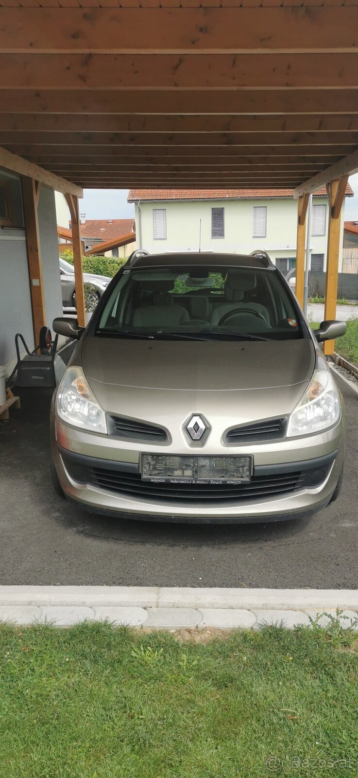 Verkaufe Renault Clio Grandtour leider defekter Turbo.