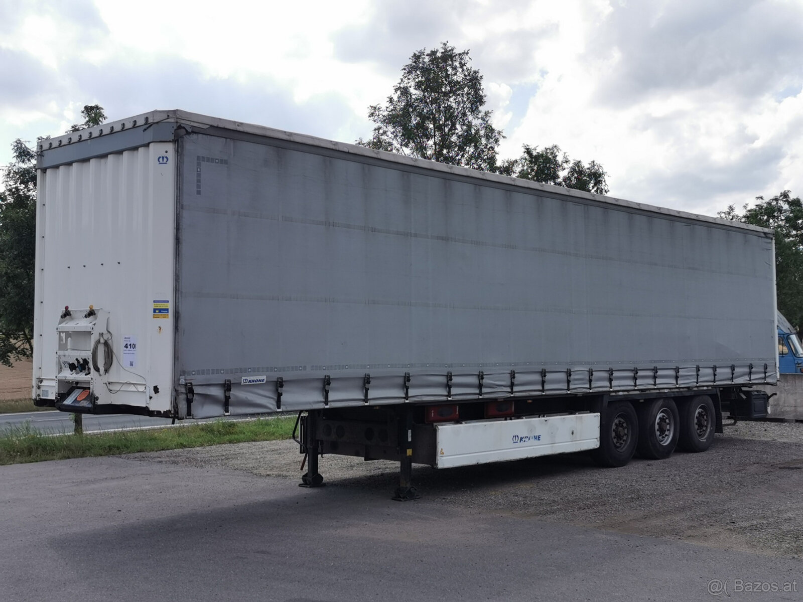 Pritschenauflieger mit Plane KRONE