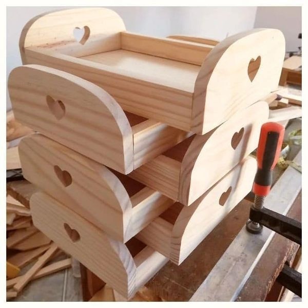 Servierbretterzeugung mit Herzgriff