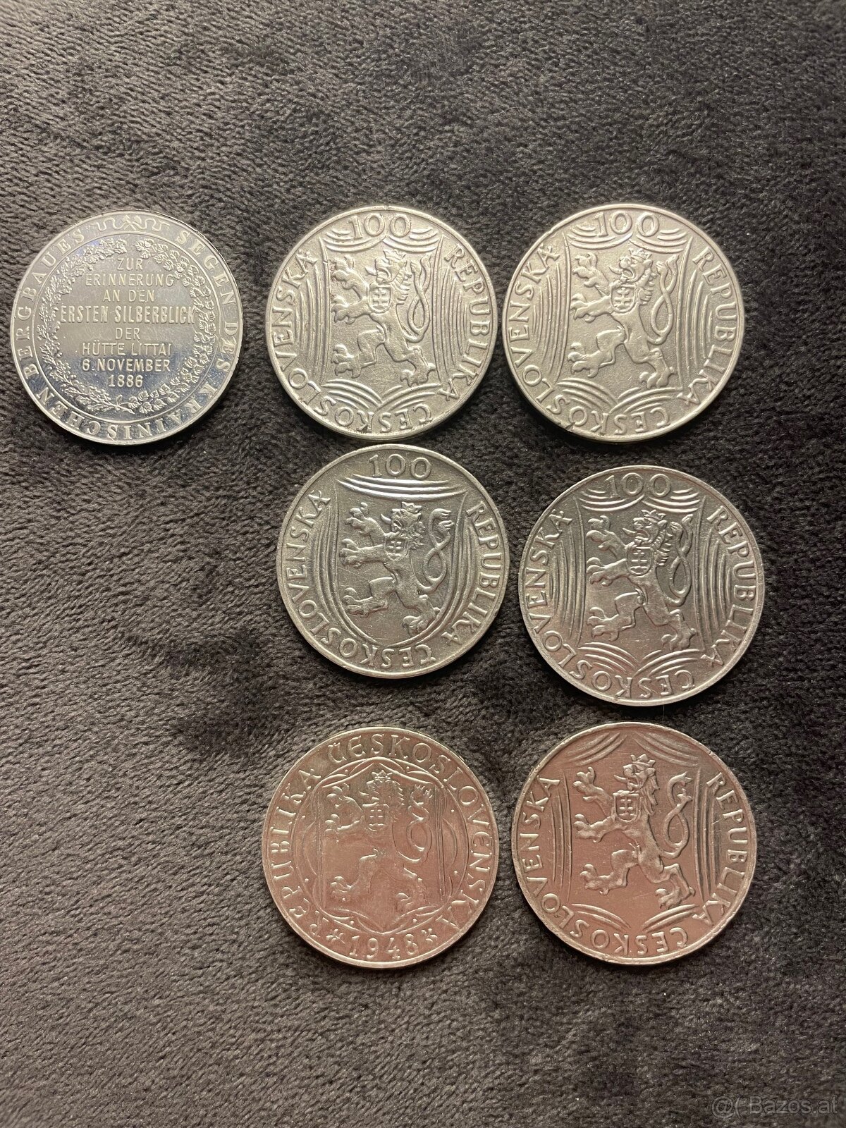 Münzen und einer Medaille bitten.