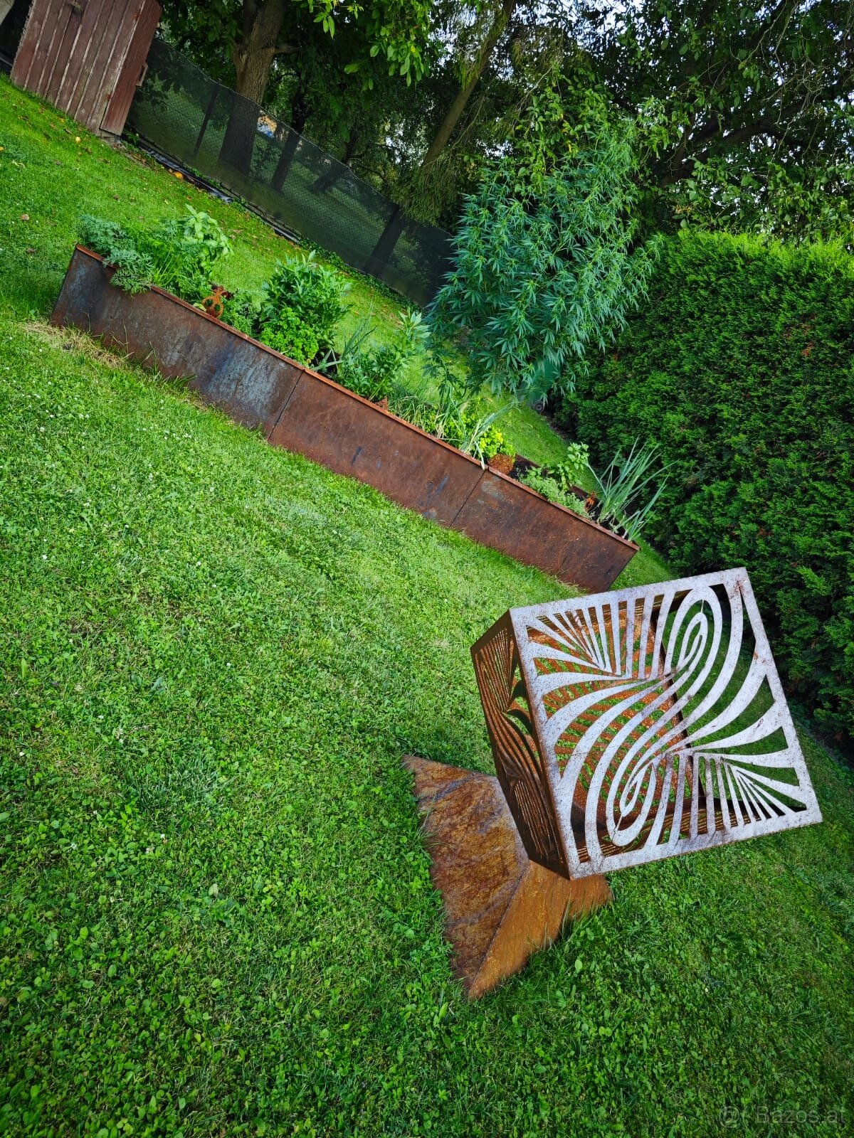 Gartendekoration – Metallwürfel 60 cm, Höhe 120 cm (23 kg)