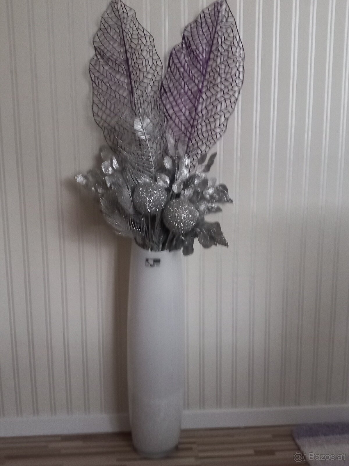 Bodenvase mit Glitzerblumen