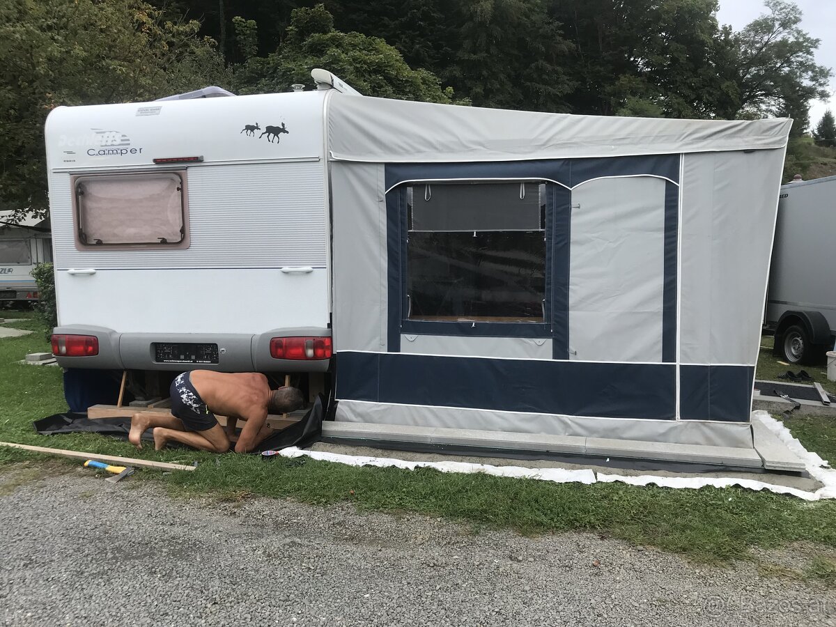 Wohnwagen mit Vorzelt und Fix Platz - 10