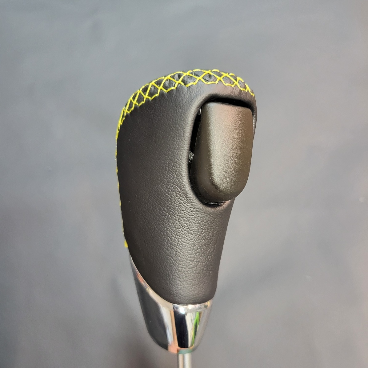 Professionelle Lenkrad-Neubezüge – Leder, Alcantara & mehr - 11