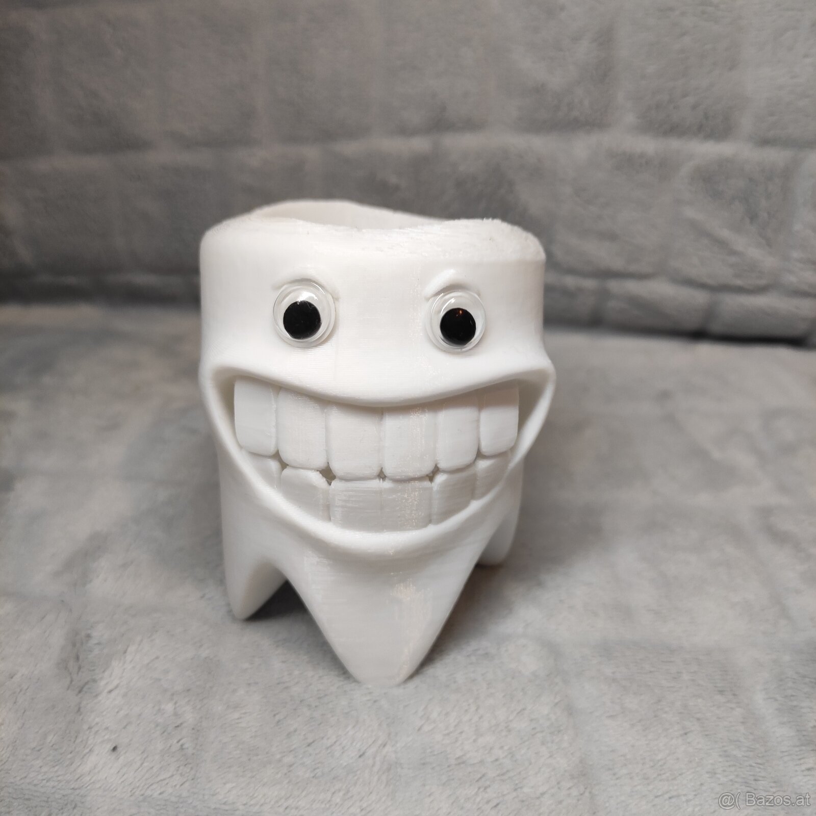 Zahnbürsten- und Hygiene-Ständer - 11