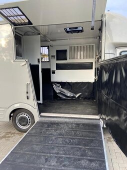 Pferdetransporter an: Renault Master - 11