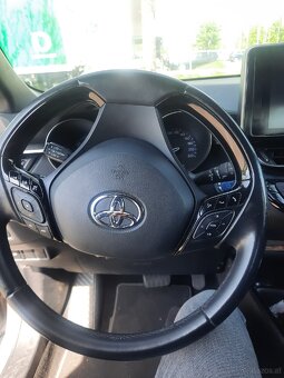 Toyota C-HR 1.8 - 11