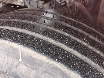 Pritschenwagen mit hydraulischem Arm MERCEDES-BENZ AXOR 2533 - 11