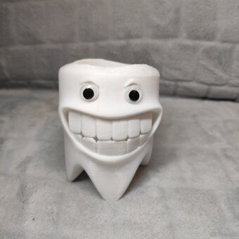 Zahnbürsten- und Hygiene-Ständer - 11