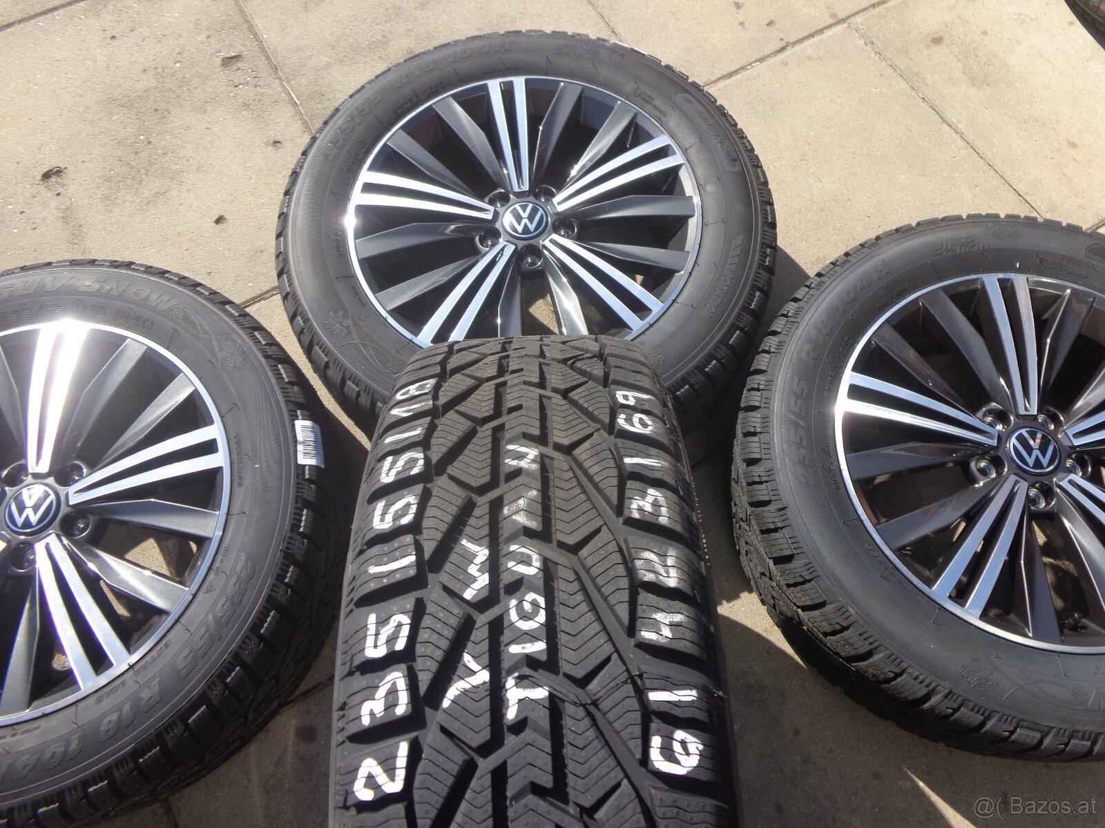 VW Tiguan nagelneue Winterradsatz 235/55R18 - 12