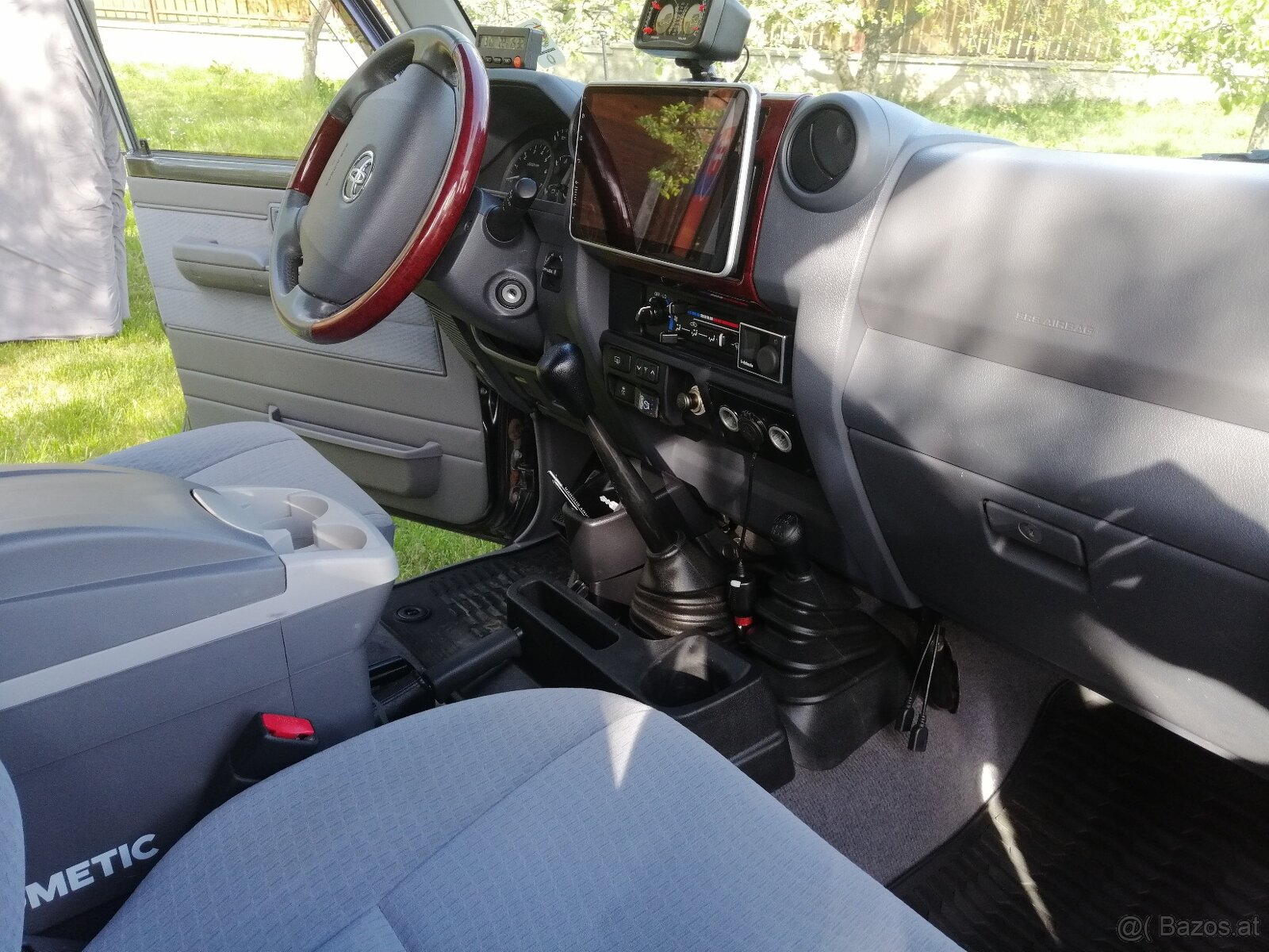 Toyota Land Cruiser - 12