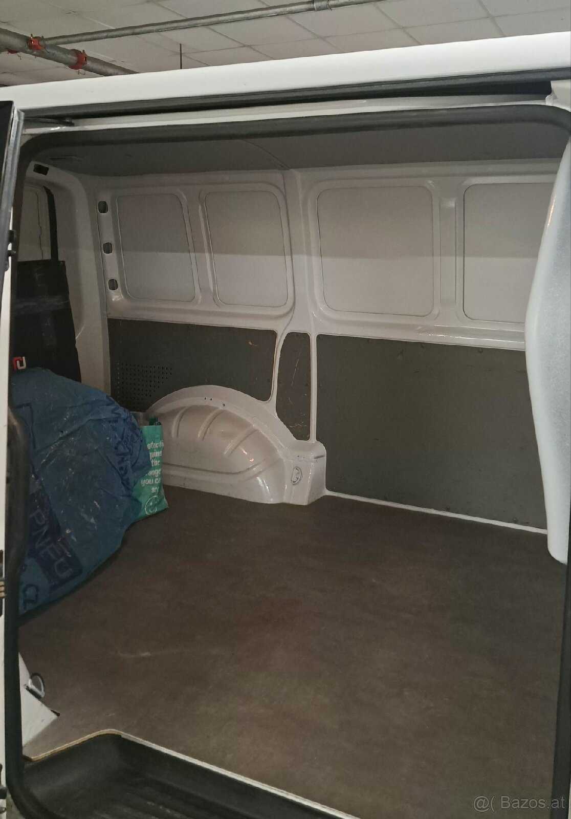 VW TRANSPORTER T5.1 BULLI EDITION - 12