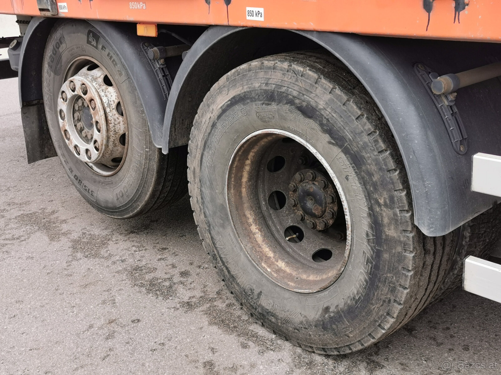 Pritschenwagen mit hydraulischem Arm MERCEDES-BENZ AXOR 2533 - 12