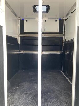 Pferdetransporter an: Renault Master - 13