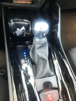 Toyota C-HR 1.8 - 13