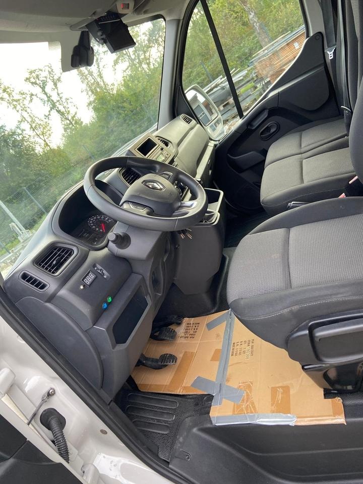 Pferdetransporter an: Renault Master - 15