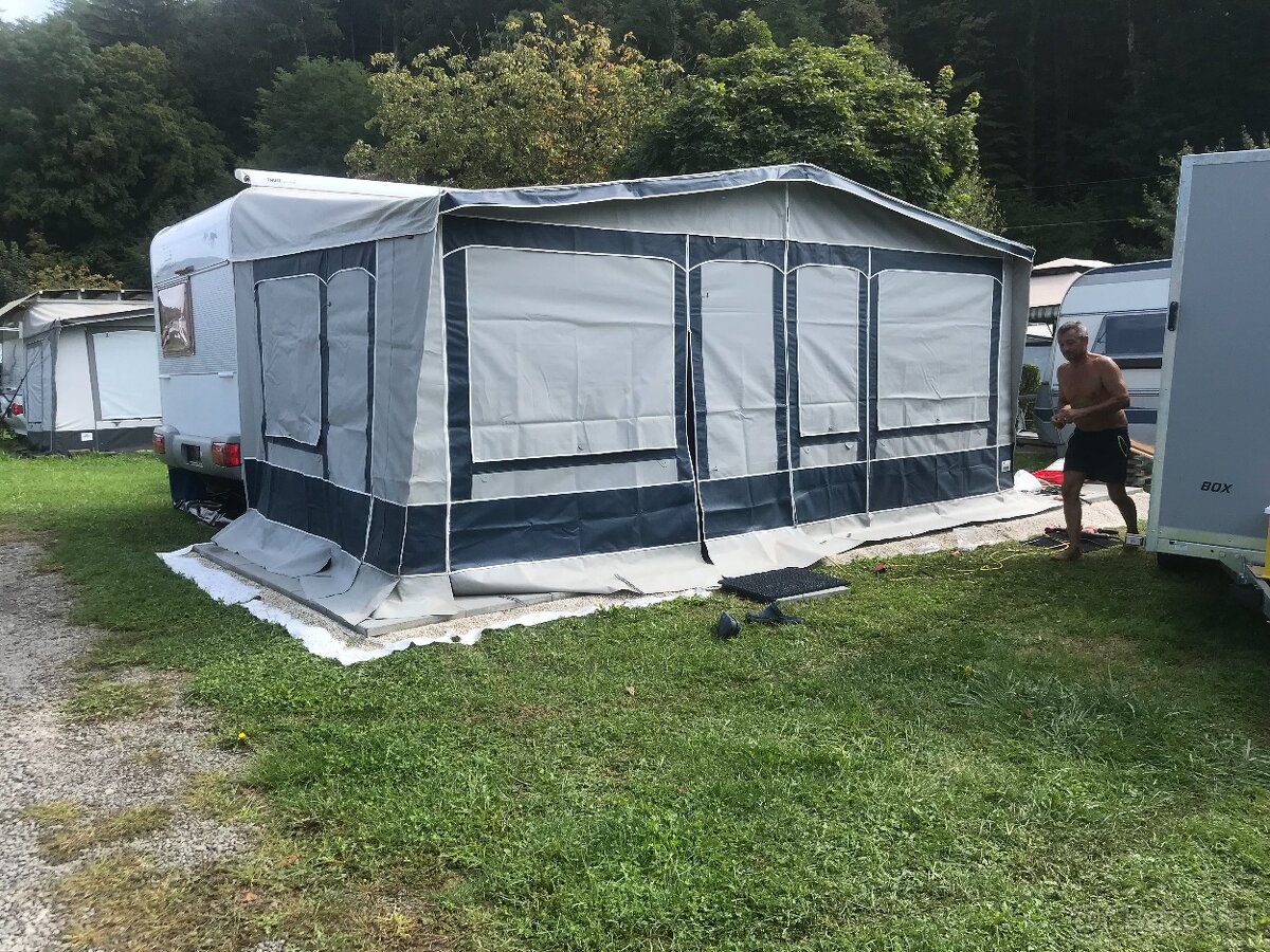 Wohnwagen mit Vorzelt und Fix Platz - 15