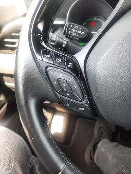 Toyota C-HR 1.8 - 15