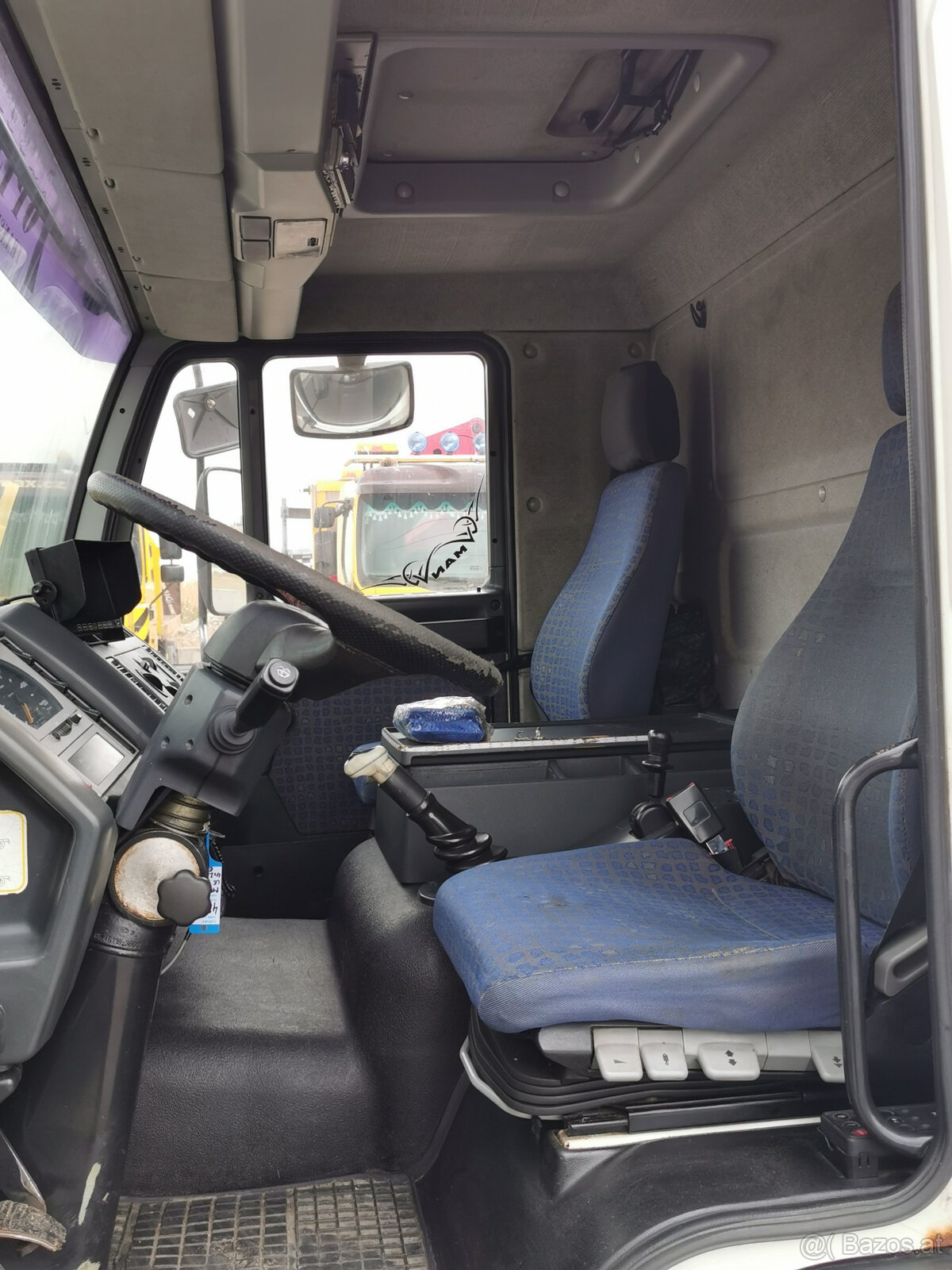 Zu verkaufen MAN LE 12.220 4x2 BL E3 Kastenwagen mit hydraul - 16