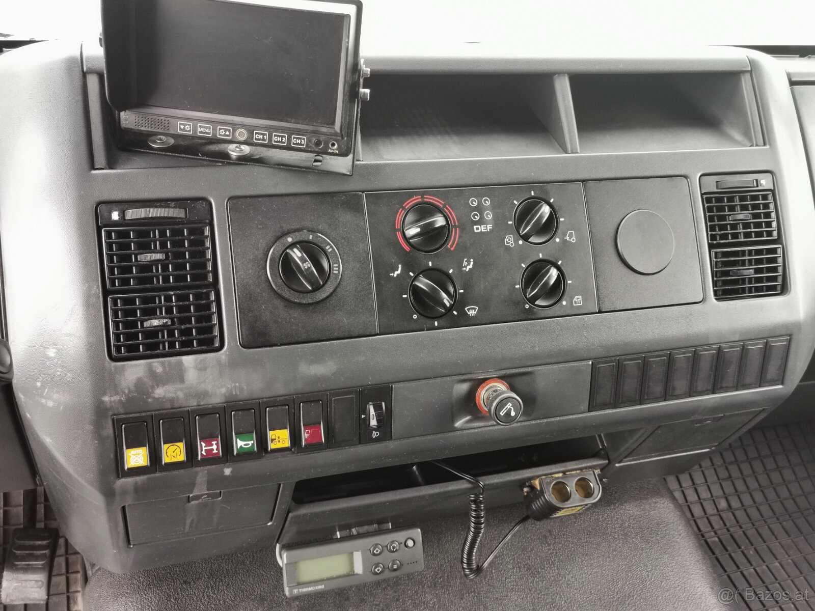 Zu verkaufen MAN LE 12.220 4x2 BL E3 Kastenwagen mit hydraul - 18