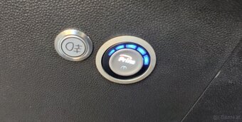 Chevrolet Suburban LPG 6.2L Hight Country 7 míst - 18