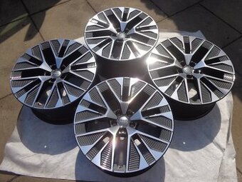 Audi Q8 E-tron neue 21Zoll Alufelgen Front poliert