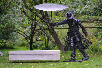 Herr mit Regenschirm