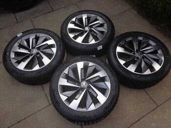 Skoda Kodiaq nagelneue Winterradsatz 235/50R19