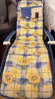 Lafuma Liege, dunkelblau mit Sonnenblumen-Motiv, gebraucht.
