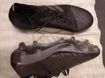 Adidas Fußballschuhe, neu.