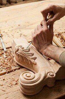 Schnitzen Schleifen Streichen Tischlerei