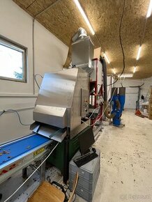 Hyperspectral optical walnut sorter 200