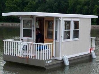 Bauen Sie Ihr Hausboot auf Plastikschwimmern