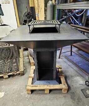 Partygrill / Grillplatte 90×90 cm + Sockel (6 / 10 mm)