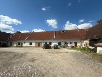 Bauträgerprojekt in Südböhmen: Historischer Vierkanthof mit - 1