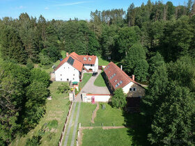 Charmante Mühle mit Teich, Wald, Weiden und 5 Wohnungen zu v - 1