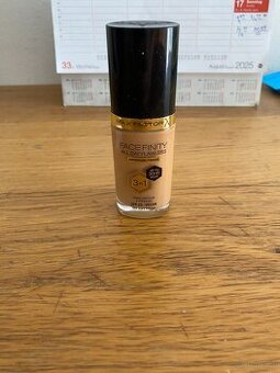 Max factor facefinity 3 in 1