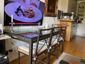 Metall Esstisch mit Glasplatte und mit 4 Sessel