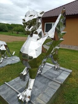 Lebensgroße Skulptur aus Edelstahl