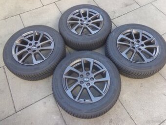 Hyundai Tucson NX4 nagelneue Winterradsatz 215/65R17