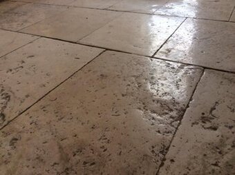 Sehr alte Kalksteinpflasterung – einzigartig 
