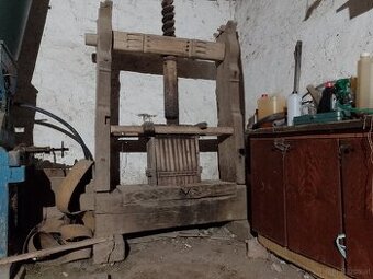 Einzigartige historische Traubenpresse komplett aus Holz (18