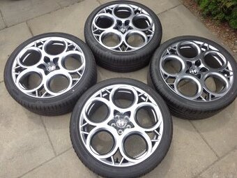 Alfa Rome Tonale neue demo original sommerradsatz