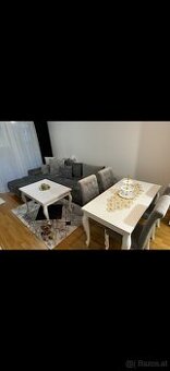 Tisch mit Stühle